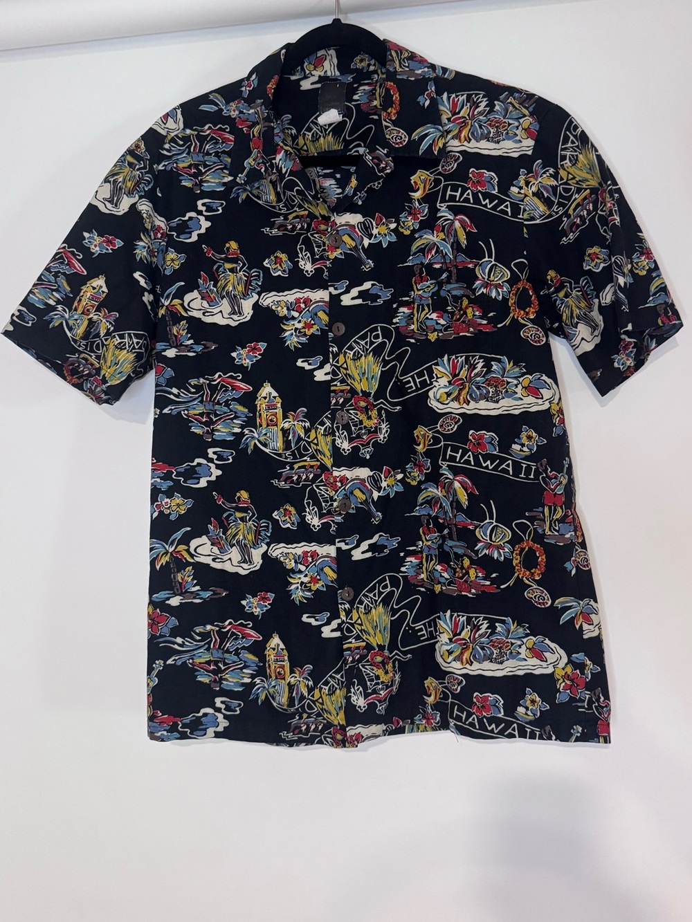 Men's Black Land of Aloha Hawaiian Print Short-Sleeve Button-Down Shirt